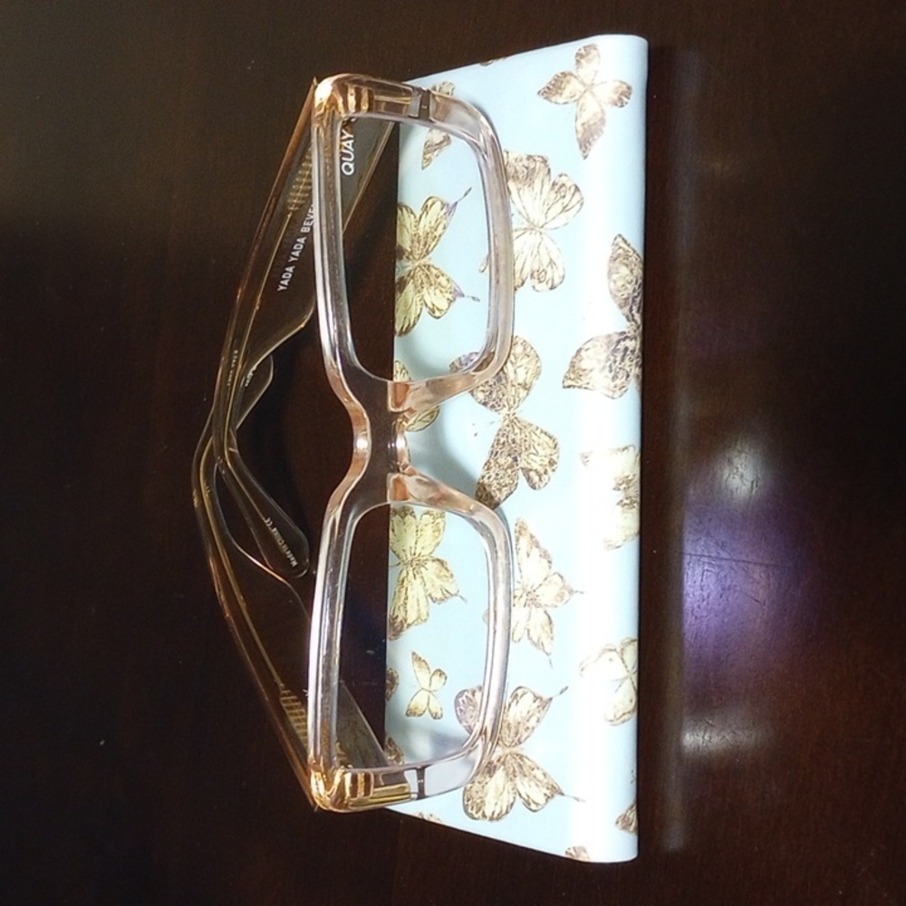 Quay Yada Yada Blue Light Glasses - Picture 3 of 17